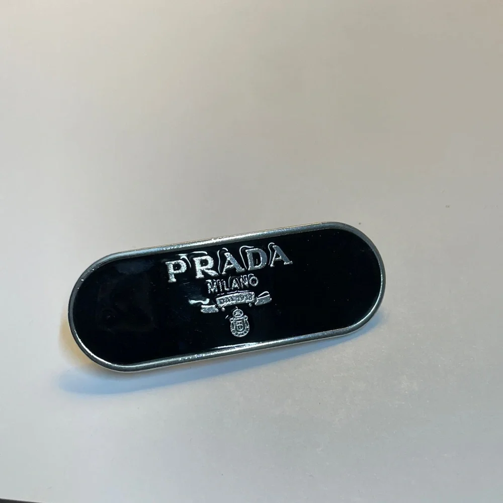 Prada - Picture 3 of 11